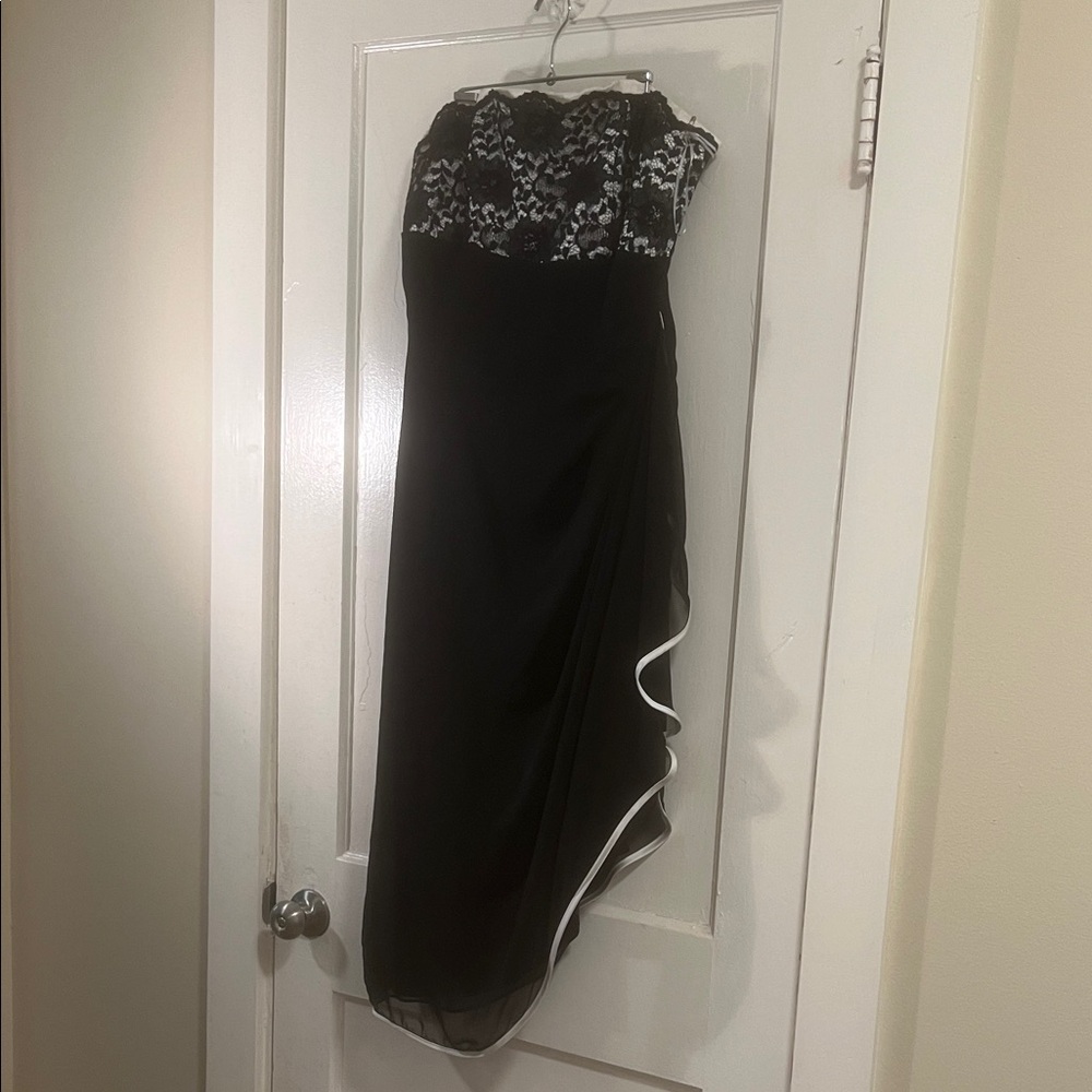 Vintage Black & White Lace-Accent Strapless Evening Dress
